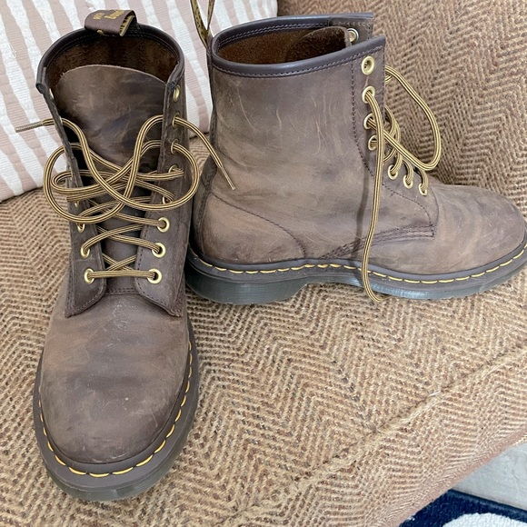 Dr. Martens Shoes - Doc martens - women’s size 9.5